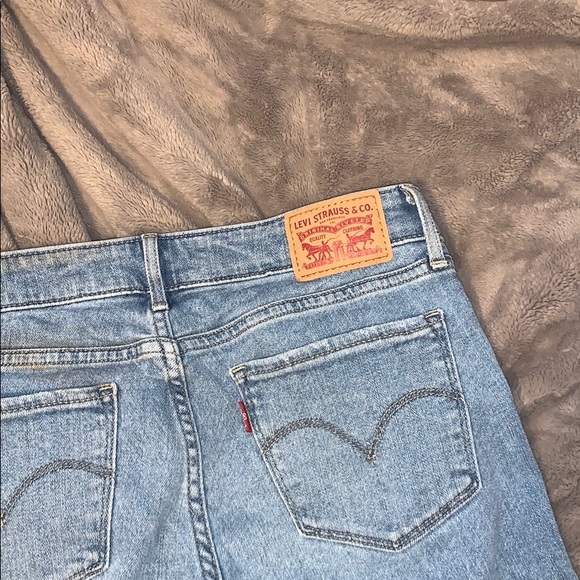 LEVIS 711 with distressing - Picture 2 of 5